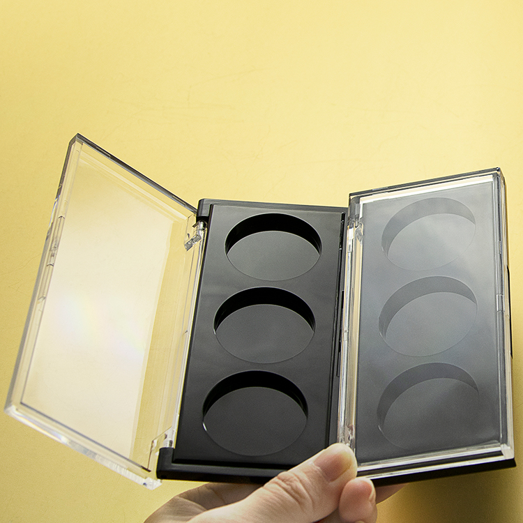 Triple eyeshadow case 